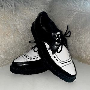 TUK black and white creepers